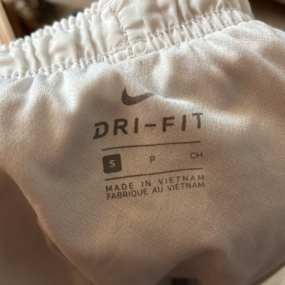 White Nike shorts - Picture 3 of 4